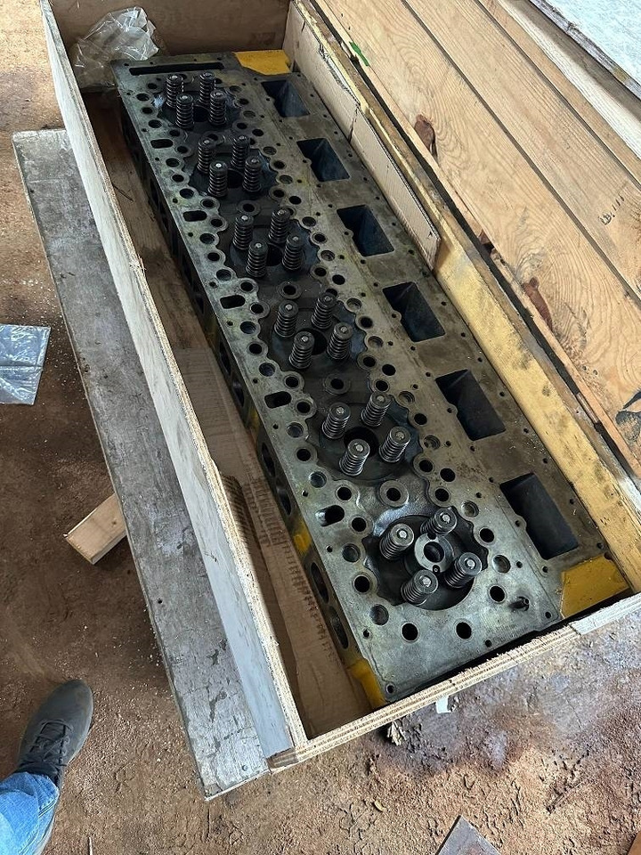CAT 7N9532 7N-9532 cylinder head - Engine for Construction machinery: picture 1 CAT 7N9532 7N-9532 cylinder head - Engine for Construction machinery: picture 1