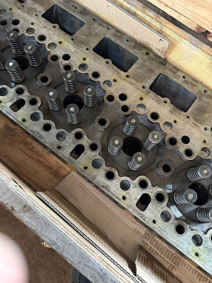 CAT 7N9532 7N-9532 cylinder head - Engine for Construction machinery: picture 3 CAT 7N9532 7N-9532 cylinder head - Engine for Construction machinery: picture 3