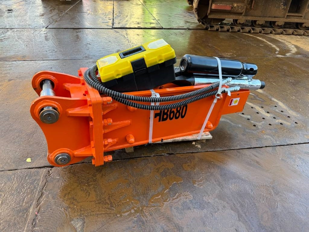 HB 680 hammer 4.5/6 ton  - Hydraulic hammer for Construction machinery: picture 3 HB 680 hammer 4.5/6 ton  - Hydraulic hammer for Construction machinery: picture 3