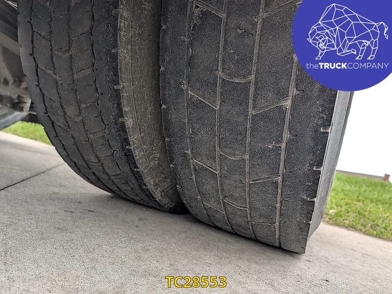 Tractor unit Renault T 440: picture 18