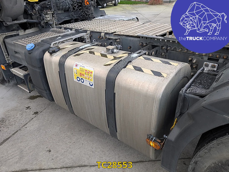 Tractor unit Renault T 440: picture 16