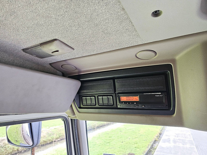 Refrigerator truck DAF LF 310 19T CARRIER LIFT: picture 10