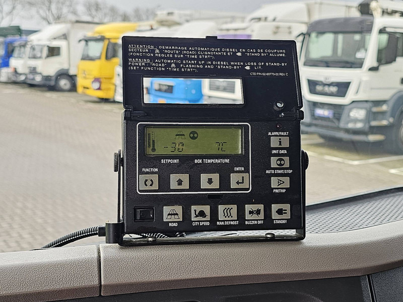 Refrigerator truck DAF LF 310 19T CARRIER LIFT: picture 12