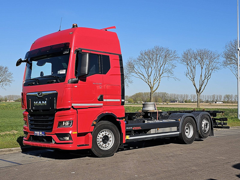 MAN 26.470 TGX GX 6X2-4 STEER AXLE - Container transporter/ Swap body truck: picture 2 MAN 26.470 TGX GX 6X2-4 STEER AXLE - Container transporter/ Swap body truck: picture 2