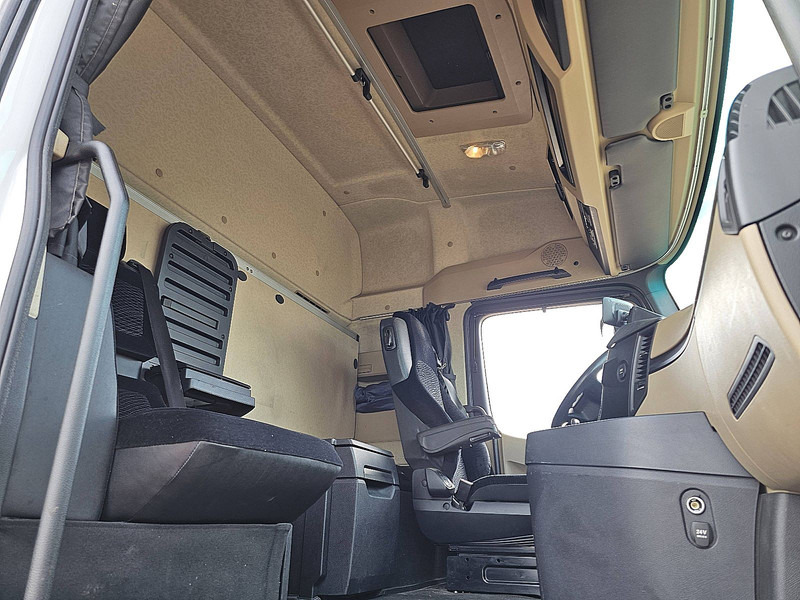 Curtainsider truck Mercedes-Benz ACTROS 2542 LS 6X2 RET. MOFFET 2020: picture 7