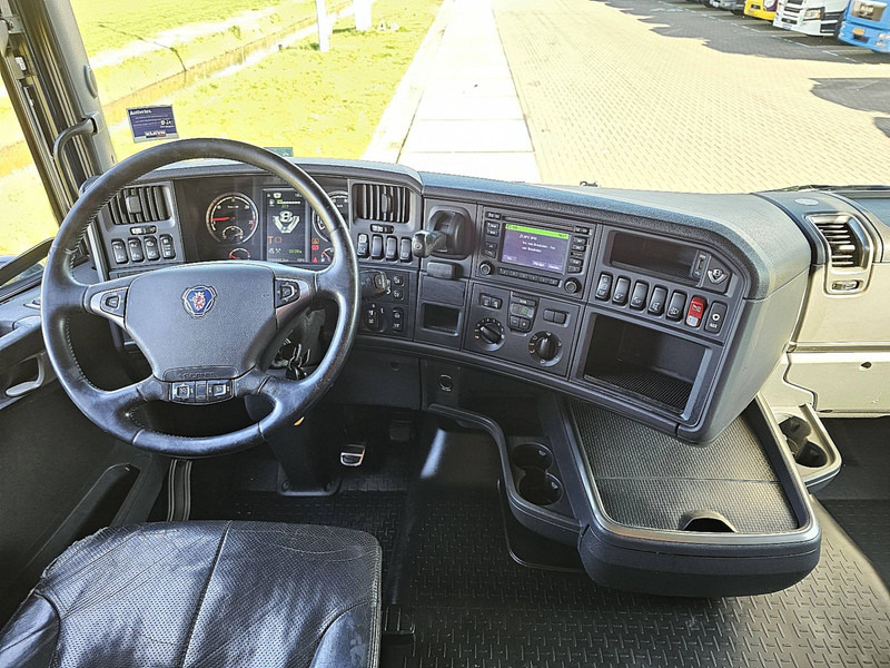 Interior photo 1: Hook lift truck Scania R500