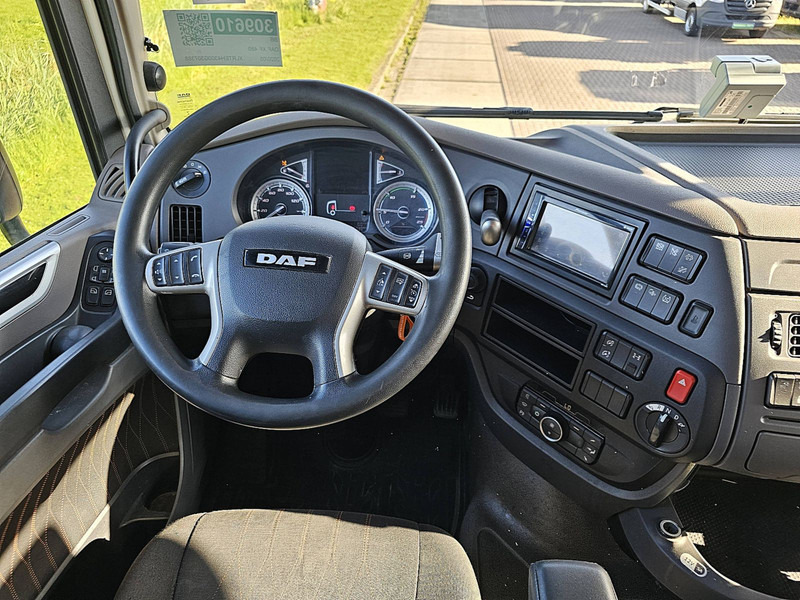 Interior photo 1: Tractor unit DAF XF 480 SSC 2X TANK