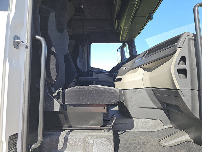 Tractor unit MAN 18.470 TGX TG3 GX LED 2X TANK: picture 7