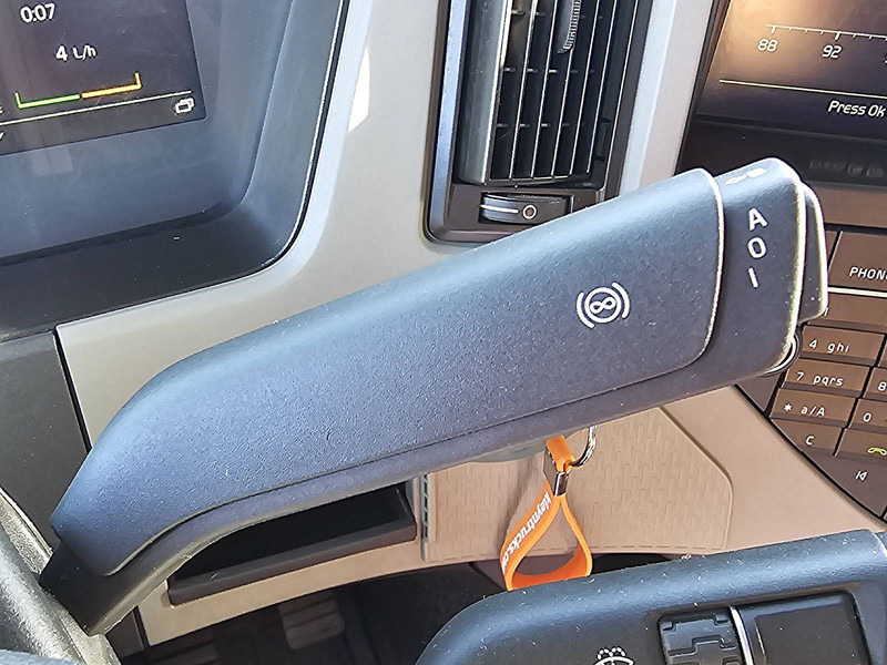 Leasing of Volvo FM 330 6X2 FRIGOBL. LIFT Volvo FM 330 6X2 FRIGOBL. LIFT: picture 12