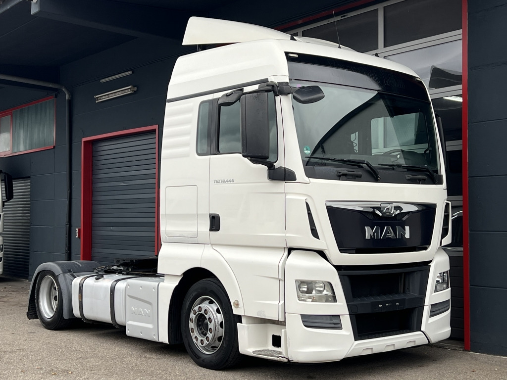 MAN TGX 18.440 XLX MEGA Klimaauto Motorbremse 2xTank - Tractor unit: picture 1 MAN TGX 18.440 XLX MEGA Klimaauto Motorbremse 2xTank - Tractor unit: picture 1