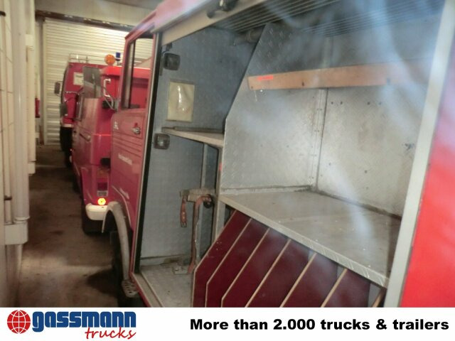 Fire truck Mercedes-Benz LP 813 4x2 Löschfahrzeug mit Wasserbehälter: picture 12