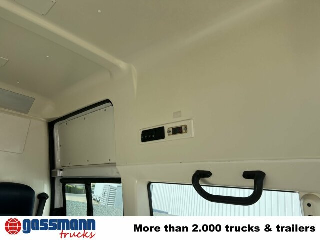 Volkswagen T5 2.0 TDI 4x2, Krankenwagen - Ambulance: picture 2 Volkswagen T5 2.0 TDI 4x2, Krankenwagen - Ambulance: picture 2