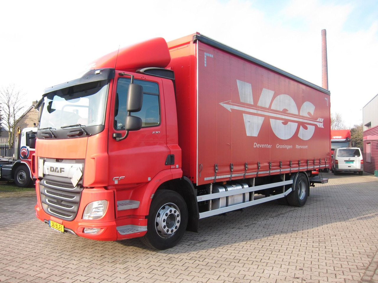 DAF CF 230 19T Schiebeplane LBW Portalturen - Curtainsider truck: picture 2 DAF CF 230 19T Schiebeplane LBW Portalturen - Curtainsider truck: picture 2