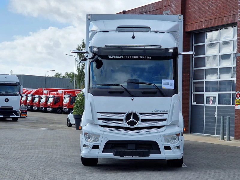 Mercedes-Benz Actros 1833 4x2 - Box with sidedoors - Loadlift - Full air - Mirror cam - Box truck: picture 2 Mercedes-Benz Actros 1833 4x2 - Box with sidedoors - Loadlift - Full air - Mirror cam - Box truck: picture 2