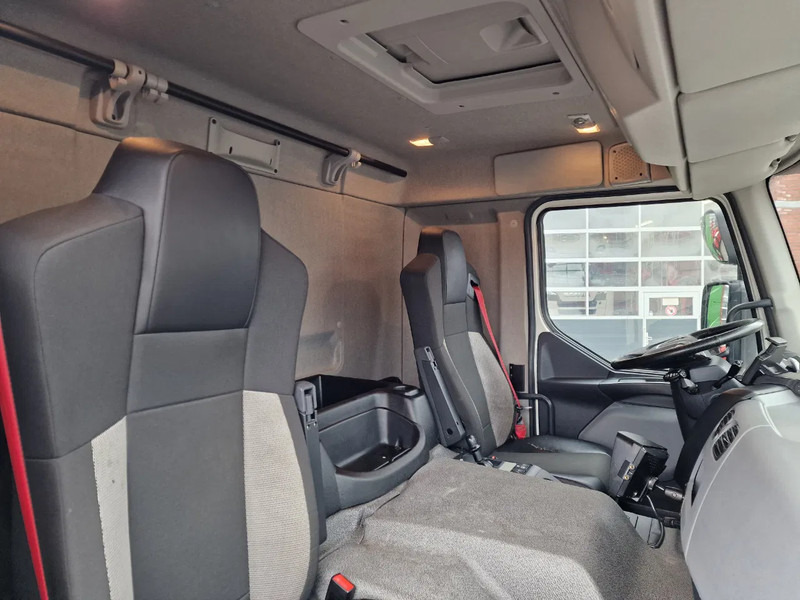 Box truck Renault D 320 4x2 - Box with sidedoors - Zepro loadlift - Low KM - Full air: picture 20 Box truck Renault D 320 4x2 - Box with sidedoors - Zepro loadlift - Low KM - Full air: picture 20