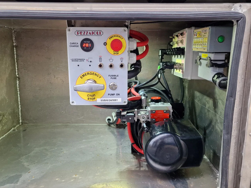 New Livestock truck Renault Midlum D210 4x2 - NEW - Pezzaioli 1 deck - Ventilation - 17.9M2 - Ramp - Euro6d: picture 20 New Livestock truck Renault Midlum D210 4x2 - NEW - Pezzaioli 1 deck - Ventilation - 17.9M2 - Ramp - Euro6d: picture 20