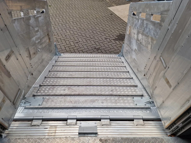 New Livestock truck Renault Midlum D210 4x2 - NEW - Pezzaioli 1 deck - Ventilation - 17.9M2 - Ramp - Euro6d: picture 18 New Livestock truck Renault Midlum D210 4x2 - NEW - Pezzaioli 1 deck - Ventilation - 17.9M2 - Ramp - Euro6d: picture 18