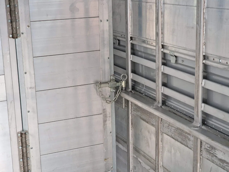 New Livestock truck Renault Midlum D210 4x2 - NEW - Pezzaioli 1 deck - Ventilation - 17.9M2 - Ramp - Euro6d: picture 19 New Livestock truck Renault Midlum D210 4x2 - NEW - Pezzaioli 1 deck - Ventilation - 17.9M2 - Ramp - Euro6d: picture 19