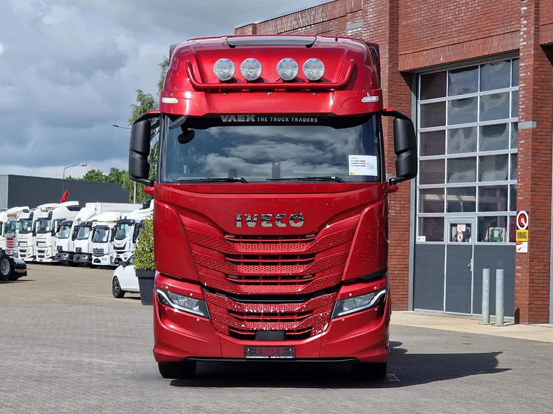 Iveco S-WAY 570 6x2 - Retarder - Full air - 3.20 WB - Navi - Tractor unit: picture 2 Iveco S-WAY 570 6x2 - Retarder - Full air - 3.20 WB - Navi - Tractor unit: picture 2