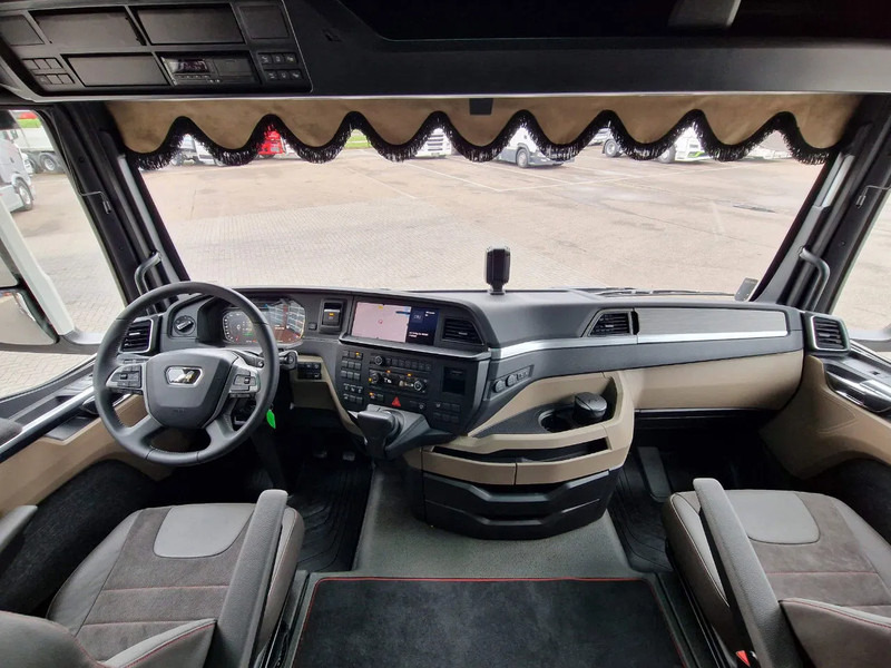 New Tractor unit MAN TGX 18.540 GX - New - Retarder - Night clima - Alcoa - Show truck - Lightbar -: picture 11 New Tractor unit MAN TGX 18.540 GX - New - Retarder - Night clima - Alcoa - Show truck - Lightbar -: picture 11