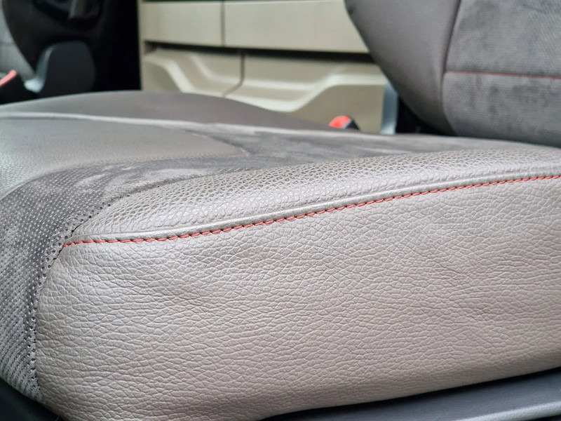 New Tractor unit MAN TGX 18.540 GX - New - Retarder - Night clima - Alcoa - Show truck - Lightbar -: picture 19 New Tractor unit MAN TGX 18.540 GX - New - Retarder - Night clima - Alcoa - Show truck - Lightbar -: picture 19