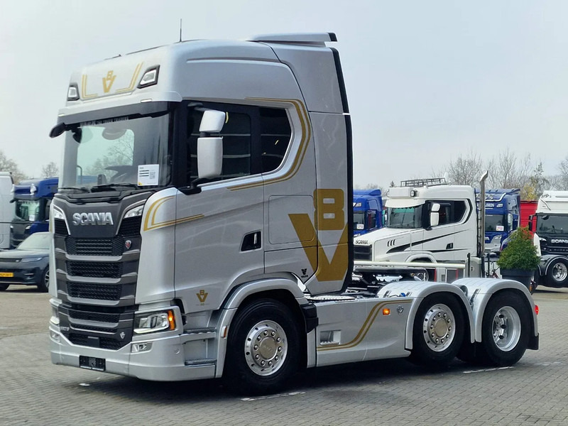Scania 660S V8 NGS Highline 6x2/4 - New - Full spec - Retarder - Night clima - Led - Leather - Navi - Tractor unit: picture 3 Scania 660S V8 NGS Highline 6x2/4 - New - Full spec - Retarder - Night clima - Led - Leather - Navi - Tractor unit: picture 3