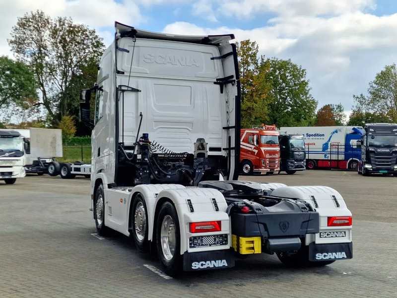 Scania 770S V8 NGS Highline 6x2/4 - New - Old dashboard - Full spec - Retarder - Night clima - Led - Leather - Navi - Tractor unit: picture 5 Scania 770S V8 NGS Highline 6x2/4 - New - Old dashboard - Full spec - Retarder - Night clima - Led - Leather - Navi - Tractor unit: picture 5