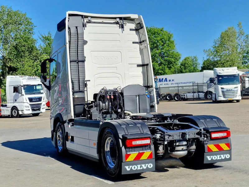 Volvo FH 13.500 Globetrotter XL 4x2 - NEW - Full spec - Retarder - I parkcool - Full air - - Tractor unit: picture 5 Volvo FH 13.500 Globetrotter XL 4x2 - NEW - Full spec - Retarder - I parkcool - Full air - - Tractor unit: picture 5