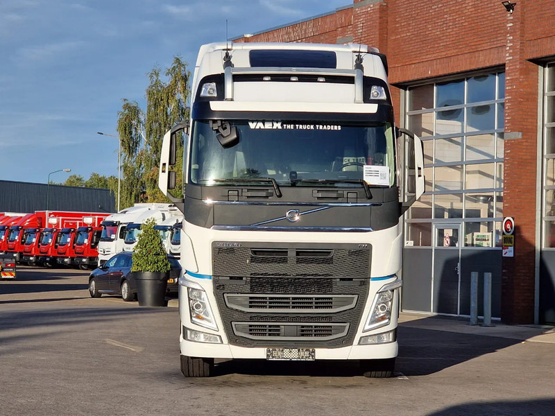 Volvo FH 13.500 Globetrotter XL 6x2 - Full air - 3.20 WB - MA VIN - Low KM - Leather - Tractor unit: picture 2 Volvo FH 13.500 Globetrotter XL 6x2 - Full air - 3.20 WB - MA VIN - Low KM - Leather - Tractor unit: picture 2