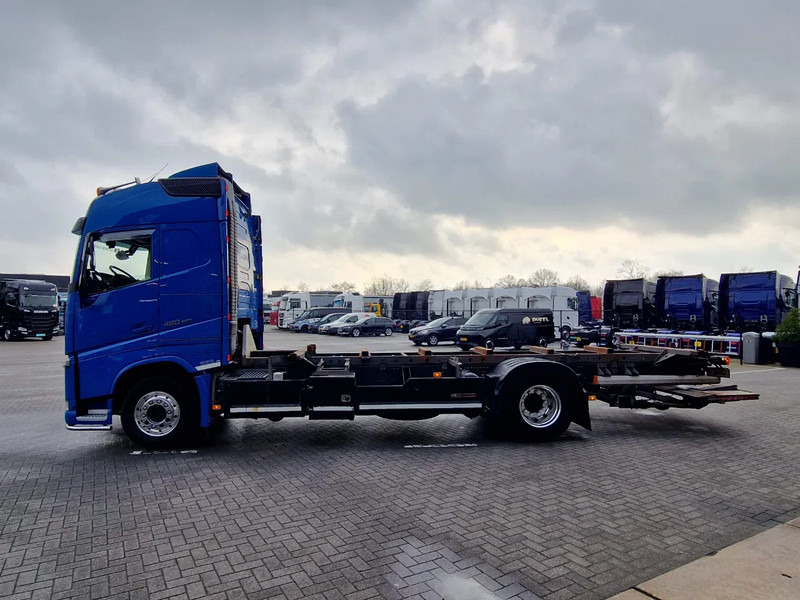 Volvo FH 13.460 Globetrotter 4x2 - BDF - Loadlift - 5.20 WB - Full air - I parkcool - Container transporter/ Swap body truck: picture 5 Volvo FH 13.460 Globetrotter 4x2 - BDF - Loadlift - 5.20 WB - Full air - I parkcool - Container transporter/ Swap body truck: picture 5