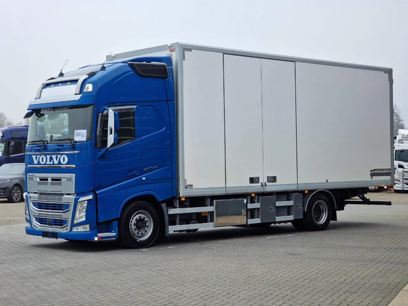 Volvo FH 13.460 Globetrotter XL 4x2 - Box with side doors - Manual gearbox - Full air - Box truck: picture 3 Volvo FH 13.460 Globetrotter XL 4x2 - Box with side doors - Manual gearbox - Full air - Box truck: picture 3