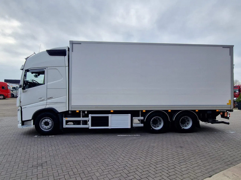 Volvo FH 13.500 Globetrotter XL 6x4 - Carrier Frigo Bi Temp - Loadlift - I parkcool - Leather - Isothermal truck: picture 4 Volvo FH 13.500 Globetrotter XL 6x4 - Carrier Frigo Bi Temp - Loadlift - I parkcool - Leather - Isothermal truck: picture 4