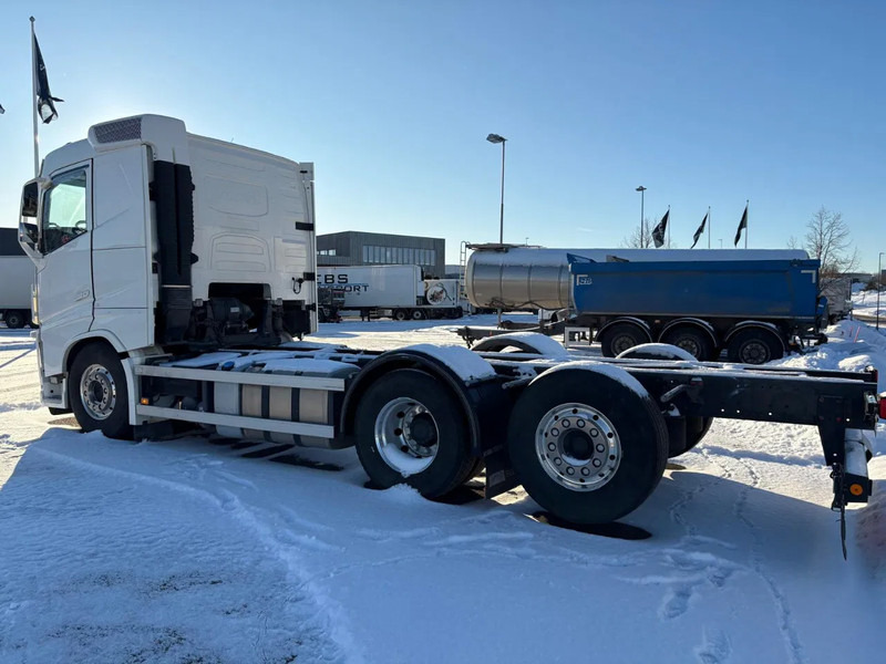 Volvo FH 13.540 6x2*4 Chassis - Low KM - ADR - Full air - Steering axle - 3.90 WB - VEB+ - Cab chassis truck: picture 3 Volvo FH 13.540 6x2*4 Chassis - Low KM - ADR - Full air - Steering axle - 3.90 WB - VEB+ - Cab chassis truck: picture 3