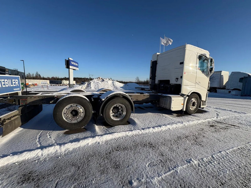 Volvo FH 13.540 6x2*4 Chassis - Low KM - ADR - Full air - Steering axle - 3.90 WB - VEB+ - Cab chassis truck: picture 4 Volvo FH 13.540 6x2*4 Chassis - Low KM - ADR - Full air - Steering axle - 3.90 WB - VEB+ - Cab chassis truck: picture 4