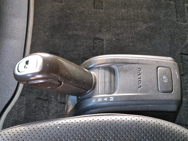 Crane truck Volvo FH 13.540 8x4*4 - HMF2620 K6 Crane 2017 with remote - Retarder - HUB reduction: picture 16 Crane truck Volvo FH 13.540 8x4*4 - HMF2620 K6 Crane 2017 with remote - Retarder - HUB reduction: picture 16