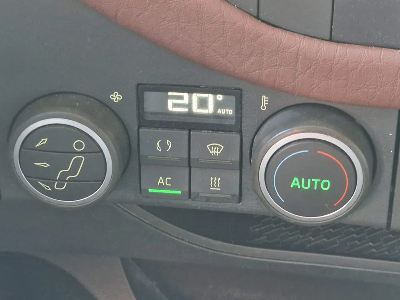 Crane truck Volvo FH 13.540 8x4*4 - HMF2620 K6 Crane 2017 with remote - Retarder - HUB reduction: picture 14 Crane truck Volvo FH 13.540 8x4*4 - HMF2620 K6 Crane 2017 with remote - Retarder - HUB reduction: picture 14