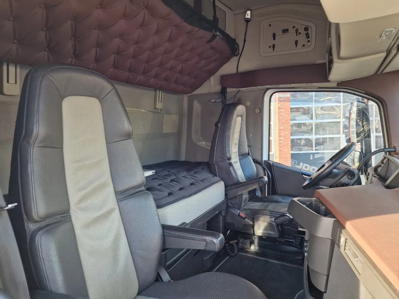 Crane truck Volvo FH 13.540 8x4*4 - HMF2620 K6 Crane 2017 with remote - Retarder - HUB reduction: picture 20 Crane truck Volvo FH 13.540 8x4*4 - HMF2620 K6 Crane 2017 with remote - Retarder - HUB reduction: picture 20