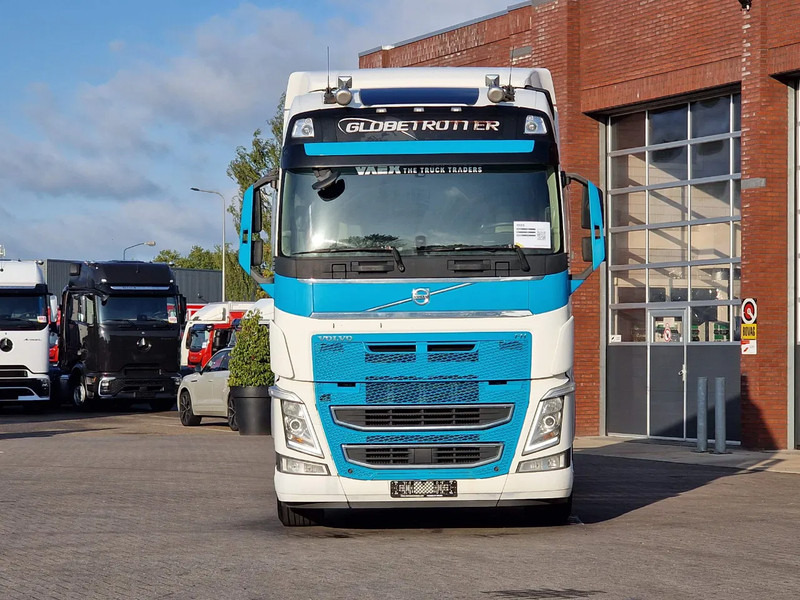 Volvo FH 13.540 Globetrotter 6x2 - BDF - 4.90 WB - Full air - VEB + - Container transporter/ Swap body truck: picture 2 Volvo FH 13.540 Globetrotter 6x2 - BDF - 4.90 WB - Full air - VEB + - Container transporter/ Swap body truck: picture 2