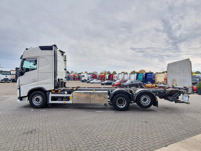 Volvo FH 13.540 Globetrotter 6x2 - BDF - Loadlift - Full air - I parkcool - 4.80 WB - Container transporter/ Swap body truck: picture 4 Volvo FH 13.540 Globetrotter 6x2 - BDF - Loadlift - Full air - I parkcool - 4.80 WB - Container transporter/ Swap body truck: picture 4