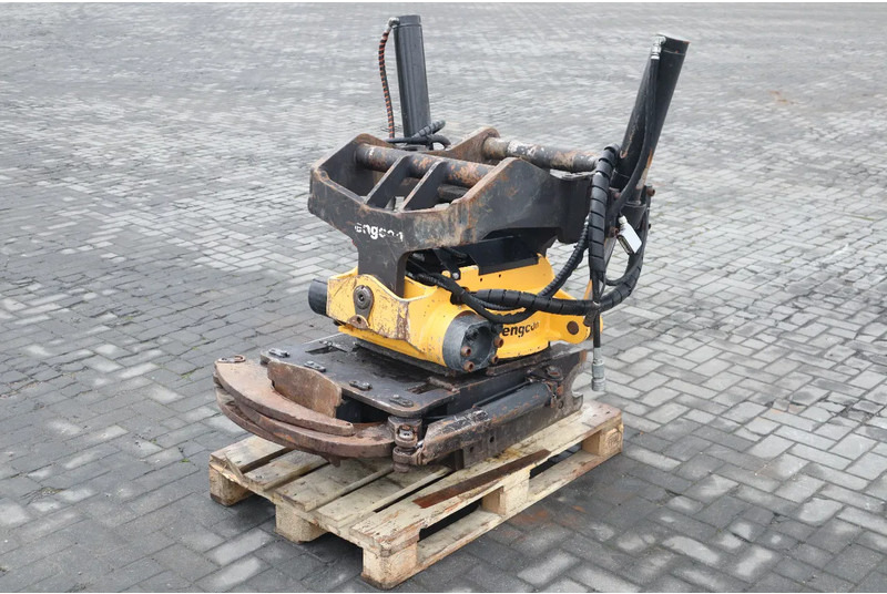 Engcon S80 | KM80 | GRIPPER | AUX HYDR. | GOOD CONDITION - Tiltrotator for Construction machinery: picture 1 Engcon S80 | KM80 | GRIPPER | AUX HYDR. | GOOD CONDITION - Tiltrotator for Construction machinery: picture 1