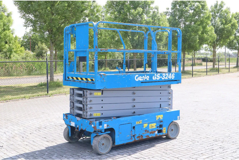 Genie GS-3246 | 12 METER | 318 KG - Scissor lift: picture 3 Genie GS-3246 | 12 METER | 318 KG - Scissor lift: picture 3