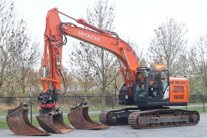 Hitachi ZX225 USRLC-6 | ROTOTILT | 3X BUCKET | TOPCON 3D MC GPS - Crawler excavator: picture 2 Hitachi ZX225 USRLC-6 | ROTOTILT | 3X BUCKET | TOPCON 3D MC GPS - Crawler excavator: picture 2