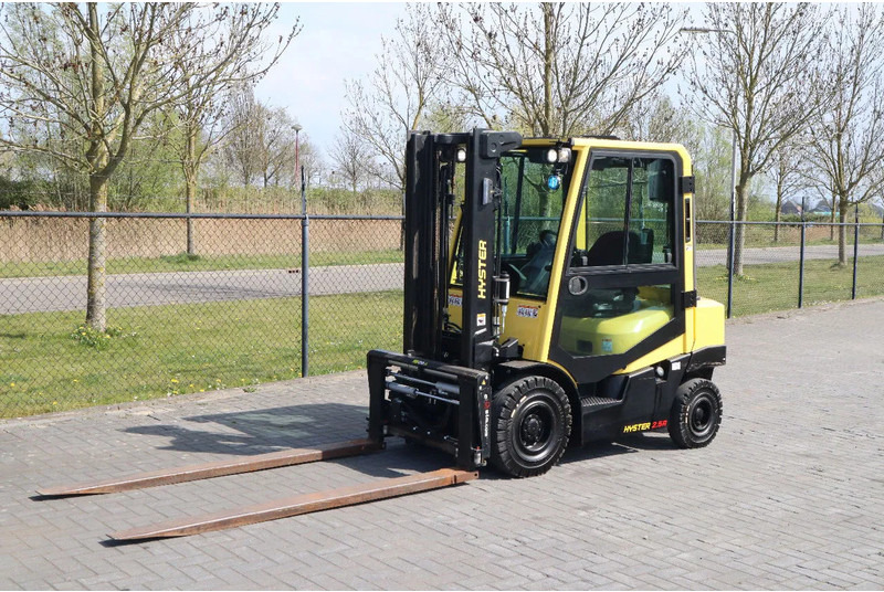 Hyster H2.5 A | BOOM SUSPENSION | SIDESHIFT | FORK EXTENTIONS | FORK POSITIONERS - Diesel forklift: picture 2 Hyster H2.5 A | BOOM SUSPENSION | SIDESHIFT | FORK EXTENTIONS | FORK POSITIONERS - Diesel forklift: picture 2