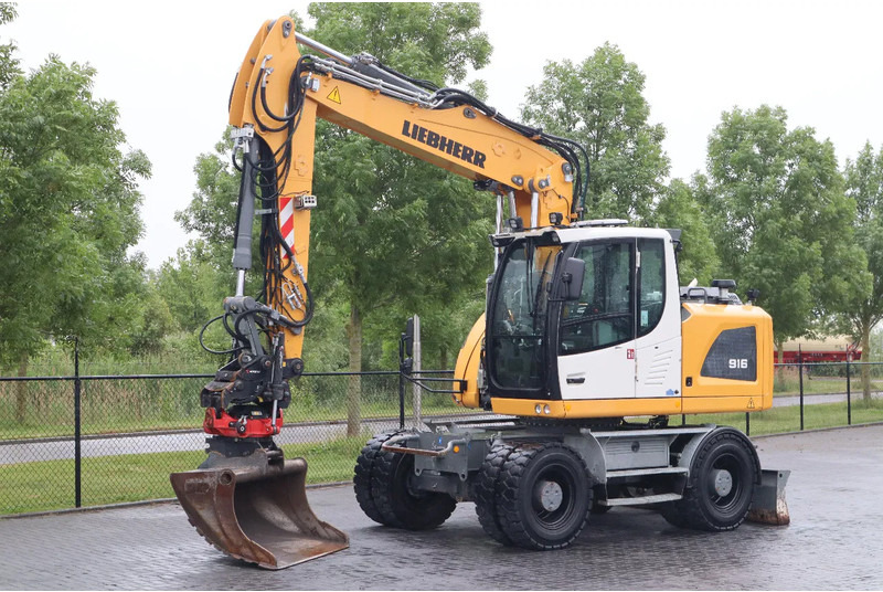 Liebherr A916 LITRONIC | ROTOTILT | BUCKET | DOZERBLADE - Wheel excavator: picture 2 Liebherr A916 LITRONIC | ROTOTILT | BUCKET | DOZERBLADE - Wheel excavator: picture 2