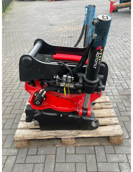 ROTOTILT R8 | S80 | FULL SET | JOYSTICKS | NEW / UNUSED | ICS | LHV | ILS | SC - Tiltrotator for Construction machinery: picture 4 ROTOTILT R8 | S80 | FULL SET | JOYSTICKS | NEW / UNUSED | ICS | LHV | ILS | SC - Tiltrotator for Construction machinery: picture 4
