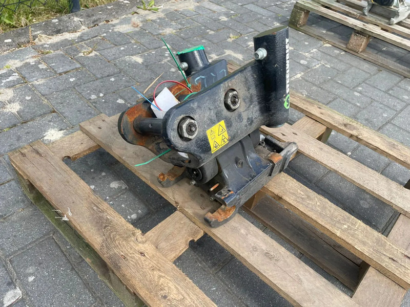 STEELWRIST TCX S30 - 180 MEC | TILT COUPLER | TILTING COUPLER | NEW / UNUSED - Tiltrotator for Construction machinery: picture 3 STEELWRIST TCX S30 - 180 MEC | TILT COUPLER | TILTING COUPLER | NEW / UNUSED - Tiltrotator for Construction machinery: picture 3