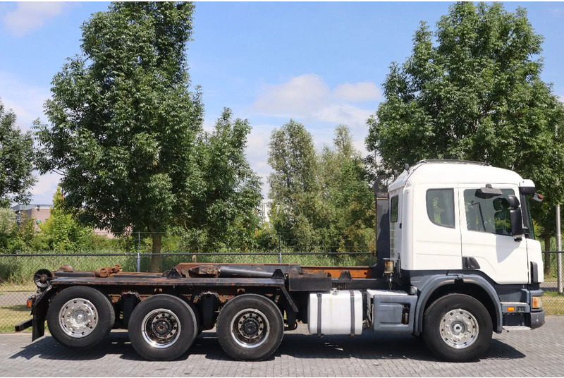 Scania P124-420 | 8X4 | HOOKLIFT | MANUAL | BIG AXLES | EURO 3 - Hook lift truck: picture 4 Scania P124-420 | 8X4 | HOOKLIFT | MANUAL | BIG AXLES | EURO 3 - Hook lift truck: picture 4