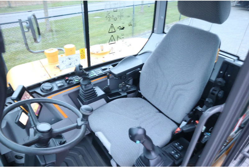 Wheel excavator Volvo EW60E | DEMO | 30 KM/H | ROTOTILT + GRIPPER | BUCKET: picture 16