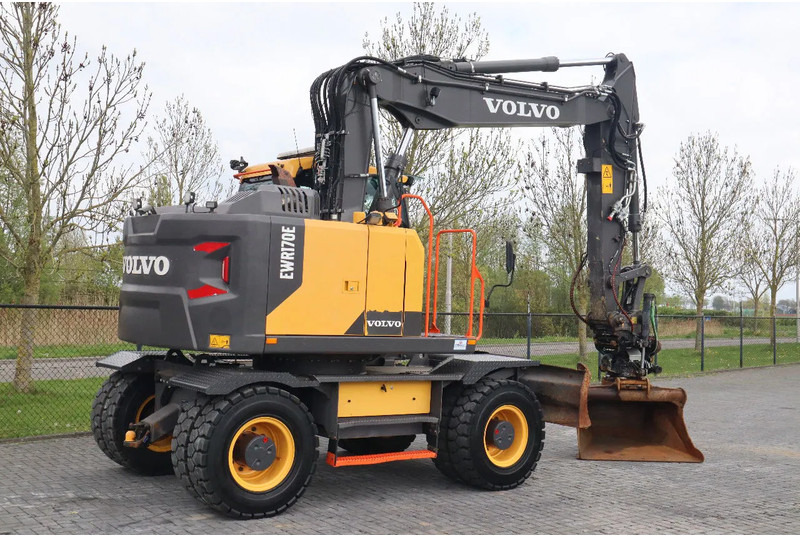 Wheel excavator Volvo EWR 170 E | ROTOTILT | BUCKET | DOZERBLADE | TRAILER HYDR: picture 6