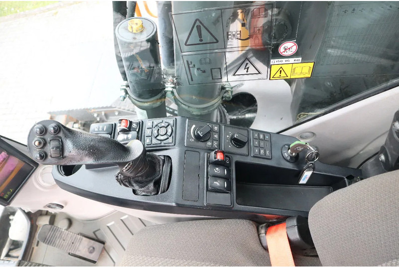 Wheel excavator Volvo EWR 170 E | ROTOTILT | BUCKET | DOZERBLADE | TRAILER HYDR: picture 17
